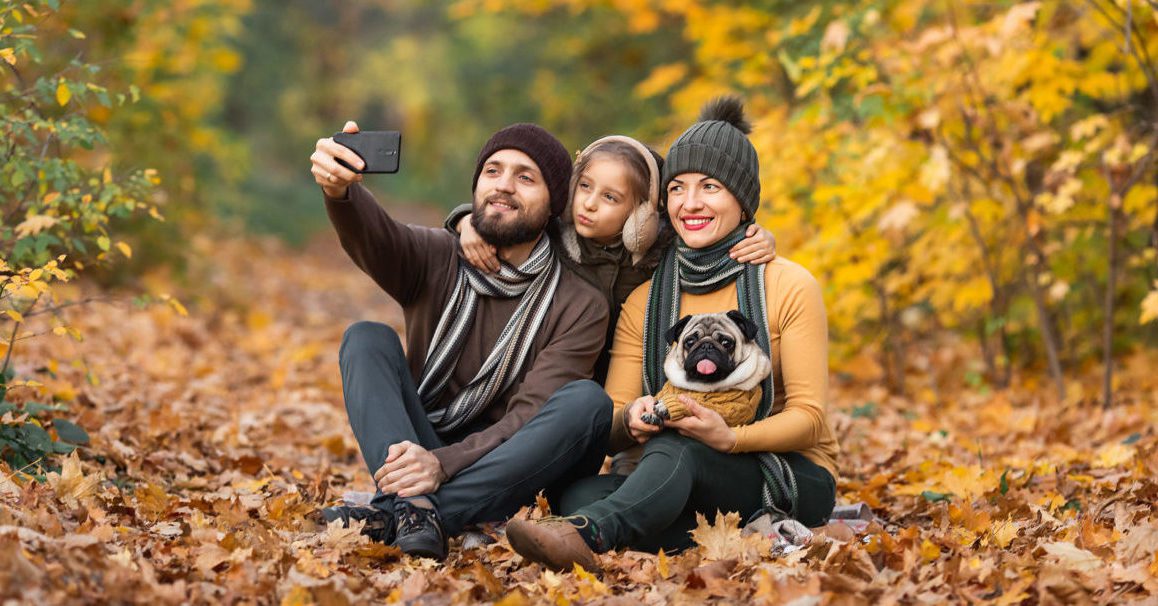 fall family photos with dog